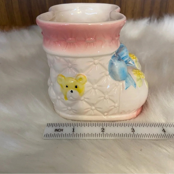 🛍️3/$30‎ Vintage pink & white  ceramic baby booties planter - Picture 7 of 10